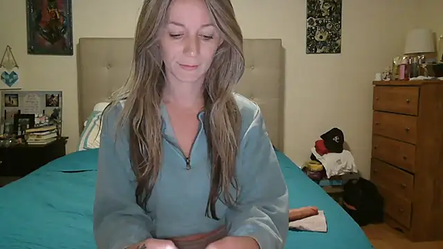 Snapshot of Heyitsmee33 chatting on April 2, 2026, 10:02 am Heyitsmee33 online show from April 2, 2026, 10:02 am