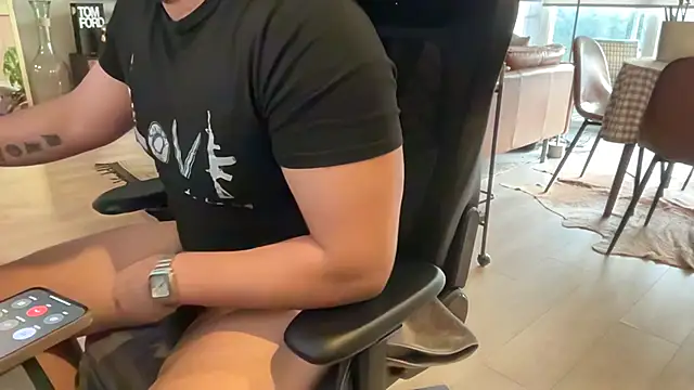 HungandThickLatin online show from January 31, 2025, 12:50 am