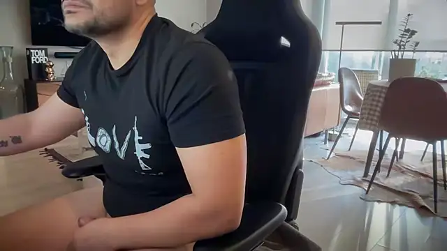 HungandThickLatin online show from February 1, 2025, 12:29 am