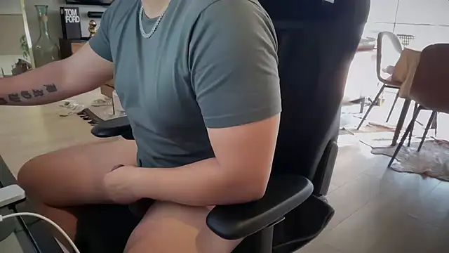 HungandThickLatin online show from February 23, 2025, 12:41 am