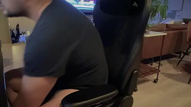 HungandThickLatin online show from February 26, 2025, 4:47 am