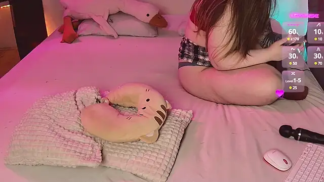 cutenessa online show from February 14, 2025, 12:14 pm