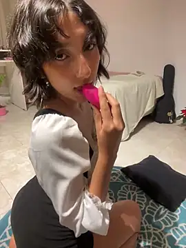 Snapshot of aurora_xoxo chatting on December 11, 2024, 5:00 am aurora xoxo online show from December 11, 2024, 5:00 am