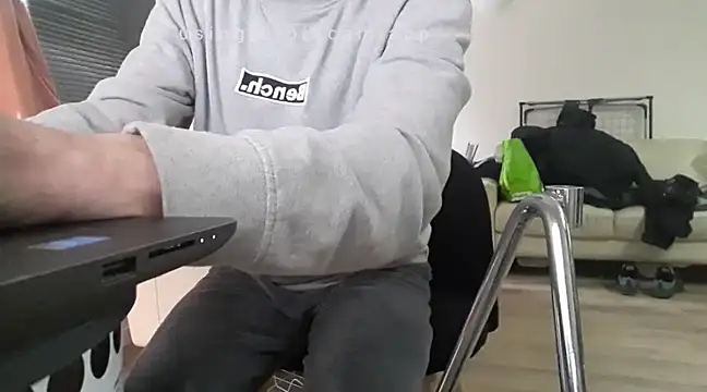 Snapshot of uk-bobbie-uk chatting on February 24, 2025, 9:00 am uk-bobbie-uk online show from February 24, 2025, 9:00 am