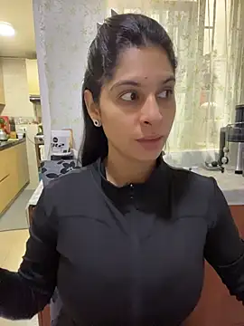 charlotte stevenss  online show from October 7, 2025, 2:58 pm