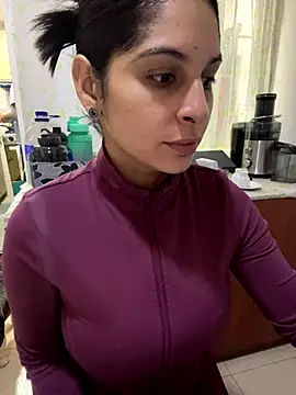 charlotte stevenss  online show from November 4, 2025, 3:44 pm