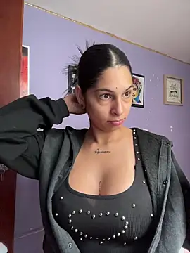 charlotte stevenss  online show from March 11, 2026, 3:18 pm