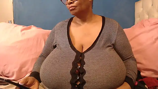 CUTEFIRMMELONSS online show from October 7, 2025, 5:26 am