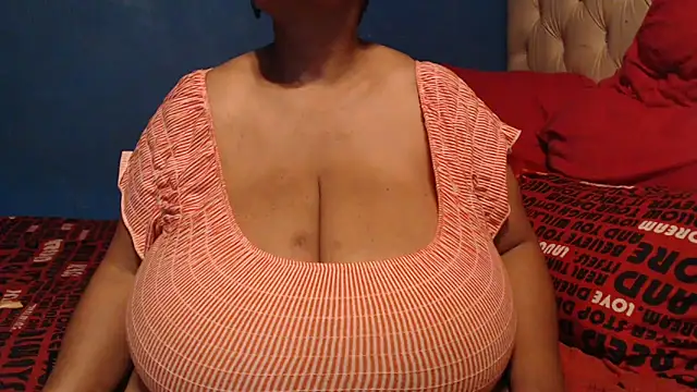 CUTEFIRMMELONSS online show from October 25, 2025, 8:25 pm