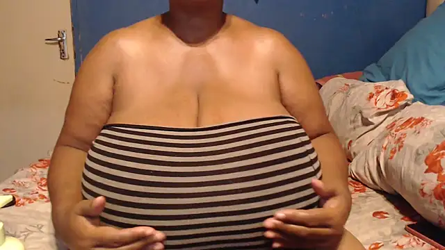 CUTEFIRMMELONSS online show from February 19, 2026, 9:00 pm