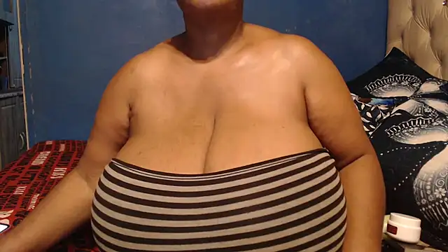 CUTEFIRMMELONSS online show from March 4, 2026, 8:37 pm