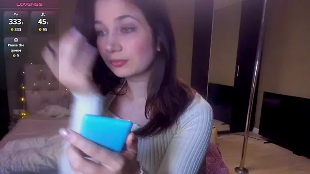 Carina E online show from February 14, 2026, 6:43 am