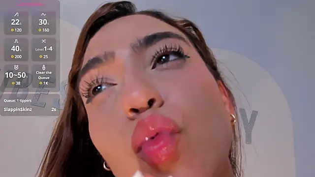 MariamRivera  online show from February 26, 2025, 4:03 am