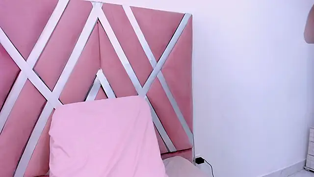 Helenn monroy1 online show from February 6, 2026, 7:06 pm