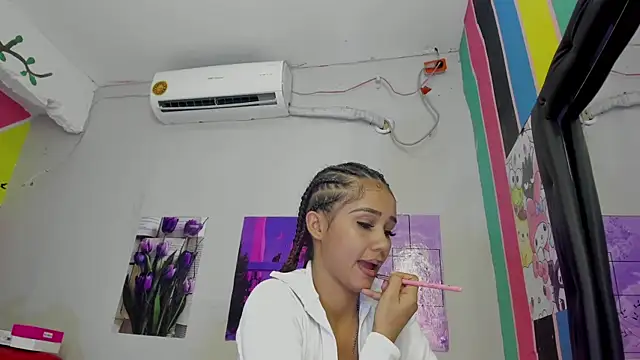 Snapshot of MarianaManzur chatting on March 8, 2025, 8:25 pm MarianaManzur online show from March 8, 2025, 8:25 pm