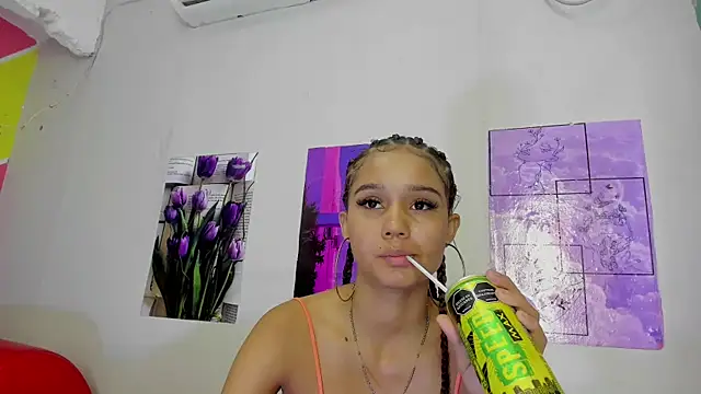 Snapshot of MarianaManzur chatting on March 16, 2025, 2:11 pm MarianaManzur online show from March 16, 2025, 2:11 pm