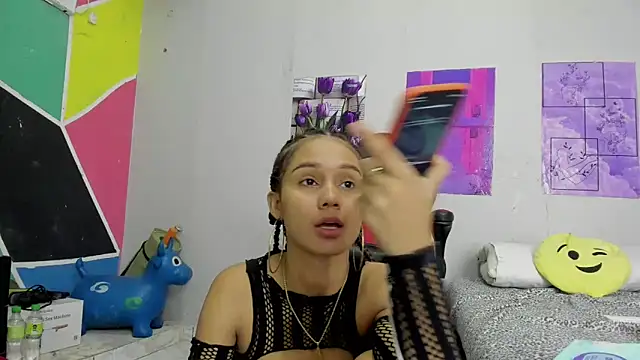 Snapshot of MarianaManzur chatting on September 15, 2025, 3:01 pm MarianaManzur online show from September 15, 2025, 3:01 pm