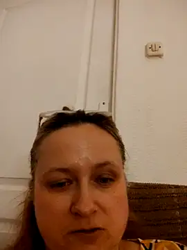 Snapshot of She-devilx chatting on June 17, 2026, 10:32 pm She-devilx online show from June 17, 2026, 10:32 pm