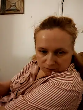 Snapshot of She-devilx chatting on July 4, 2026, 11:44 pm She-devilx online show from July 4, 2026, 11:44 pm