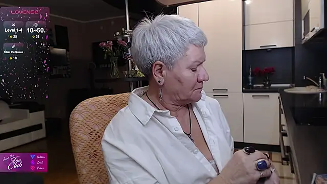 Snapshot of roxana_brooks chatting on November 18, 2025, 2:43 pm roxana brooks online show from November 18, 2025, 2:43 pm