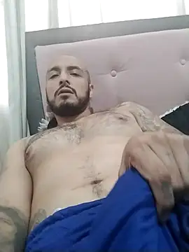 Snapshot of KenllyH chatting on December 1, 2024, 10:32 pm KenllyH online show from December 1, 2024, 10:32 pm