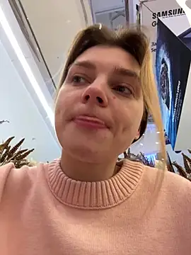 ValenciaShock online show from December 18, 2025, 6:52 am