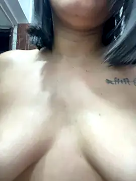 Snapshot of Lucia-Candy chatting on December 2, 2024, 1:25 am Lucia-Candy online show from December 2, 2024, 1:25 am