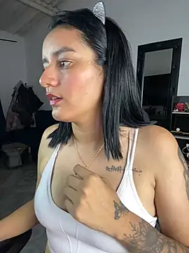 Snapshot of Lucia-Candy chatting on February 22, 2025, 10:09 pm Lucia-Candy online show from February 22, 2025, 10:09 pm