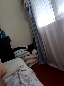 Snapshot of LuqenZo chatting on February 4, 2026, 12:22 pm LuqenZo online show from February 4, 2026, 12:22 pm