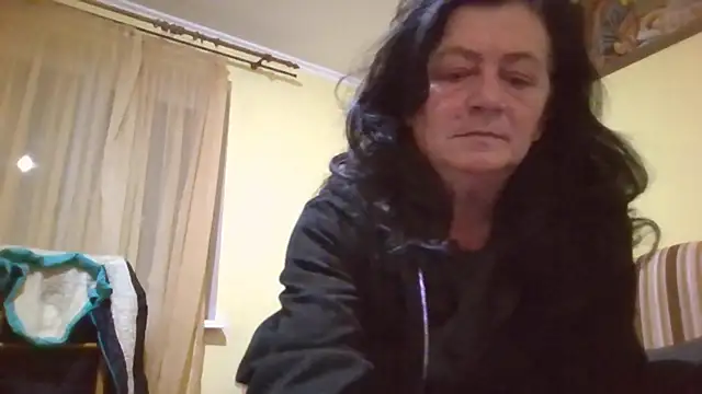 GypsiQueen2 online show from December 13, 2025, 8:14 pm