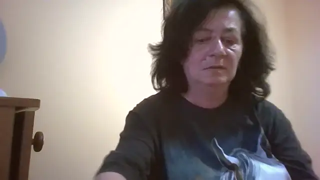 GypsiQueen2 online show from May 19, 2026, 5:52 pm