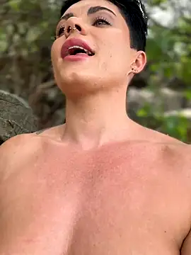 Snapshot of LukeLouHarvey chatting on October 1, 2025, 4:29 am LukeLouHarvey online show from October 1, 2025, 4:29 am