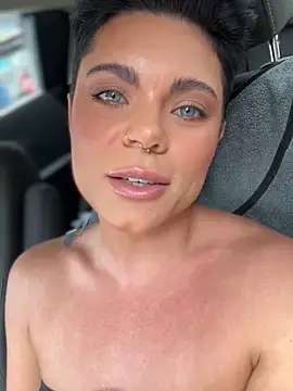 Snapshot of LukeLouHarvey chatting on October 3, 2025, 4:31 am LukeLouHarvey online show from October 3, 2025, 4:31 am