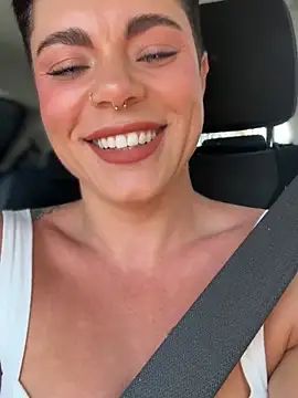 Snapshot of LukeLouHarvey chatting on October 7, 2025, 4:31 am LukeLouHarvey online show from October 7, 2025, 4:31 am