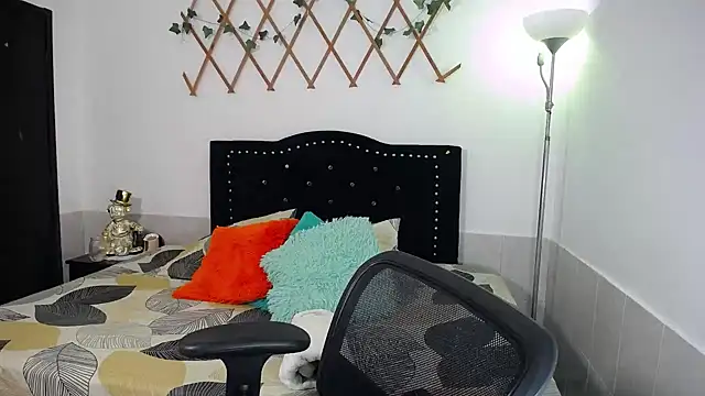 naughty girl 4u online show from February 23, 2026, 10:29 pm