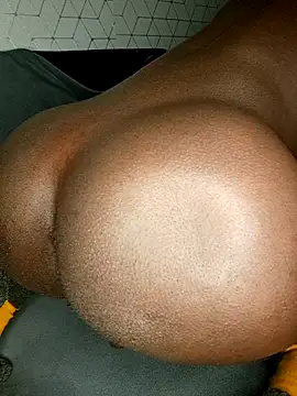 Snapshot of Texanguy01 chatting on October 4, 2025, 1:47 am Texanguy01 online show from October 4, 2025, 1:47 am