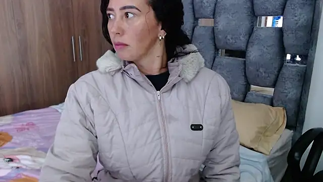 Snapshot of sara_hott_1 chatting on January 9, 2025, 2:51 pm sara hott 1 online show from January 9, 2025, 2:51 pm