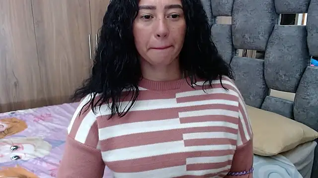 Snapshot of sara_hott_1 chatting on January 13, 2025, 8:48 pm sara hott 1 online show from January 13, 2025, 8:48 pm