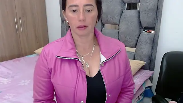 Snapshot of sara_hott_1 chatting on February 3, 2025, 8:03 pm sara hott 1 online show from February 3, 2025, 8:03 pm