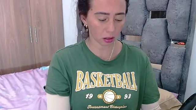 Snapshot of sara_hott_1 chatting on February 4, 2025, 7:11 pm sara hott 1 online show from February 4, 2025, 7:11 pm