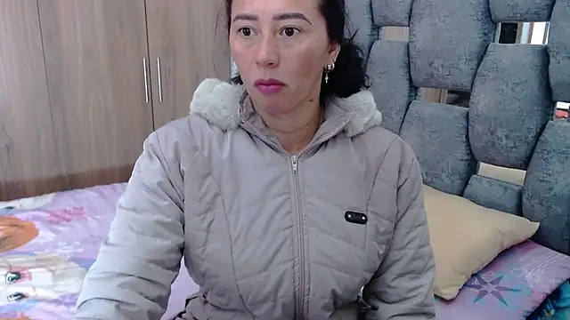 Snapshot of sara_hott_1 chatting on February 12, 2025, 12:33 pm sara hott 1 online show from February 12, 2025, 12:33 pm