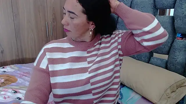 Snapshot of sara_hott_1 chatting on February 13, 2025, 8:13 pm sara hott 1 online show from February 13, 2025, 8:13 pm