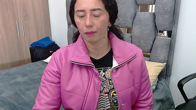 Snapshot of sara_hott_1 chatting on February 21, 2025, 9:54 pm sara hott 1 online show from February 21, 2025, 9:54 pm