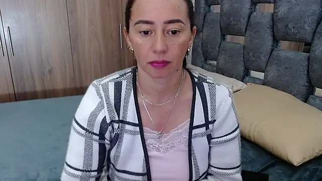 Snapshot of sara_hott_1 chatting on March 5, 2025, 12:44 pm sara hott 1 online show from March 5, 2025, 12:44 pm