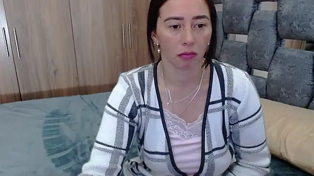 Snapshot of sara_hott_1 chatting on March 7, 2025, 12:34 pm sara hott 1 online show from March 7, 2025, 12:34 pm