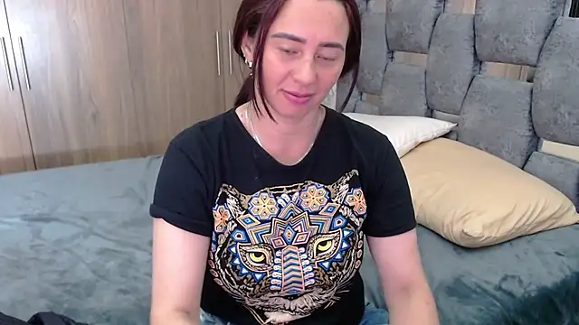 Snapshot of sara_hott_1 chatting on March 10, 2025, 8:12 pm sara hott 1 online show from March 10, 2025, 8:12 pm