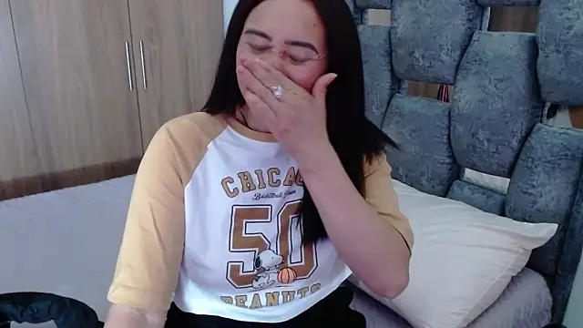 Snapshot of sara_hott_1 chatting on March 21, 2025, 7:24 pm sara hott 1 online show from March 21, 2025, 7:24 pm