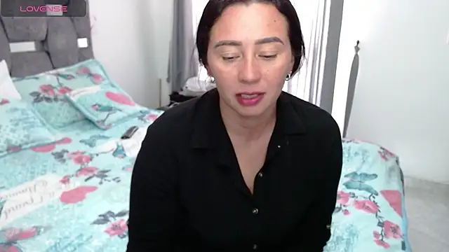 Snapshot of sara_hott_1 chatting on October 3, 2025, 7:33 pm sara hott 1 online show from October 3, 2025, 7:33 pm