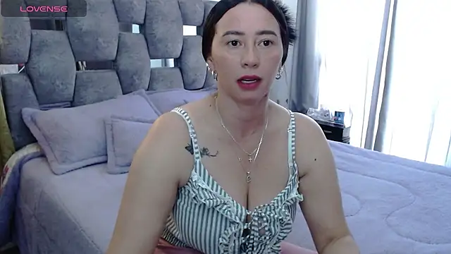 Snapshot of sara_hott_1 chatting on October 27, 2025, 2:54 pm sara hott 1 online show from October 27, 2025, 2:54 pm