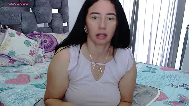 Snapshot of sara_hott_1 chatting on October 31, 2025, 1:56 pm sara hott 1 online show from October 31, 2025, 1:56 pm